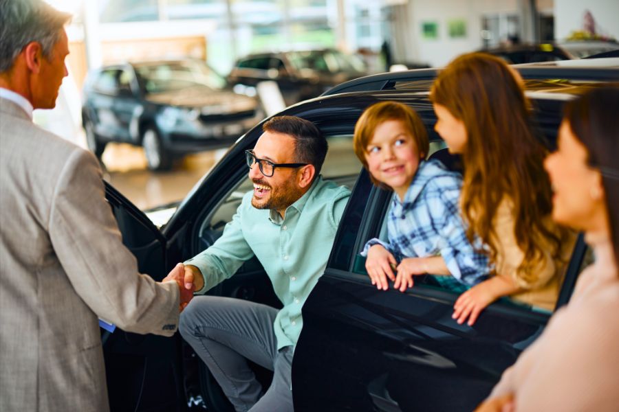 How to Choose the Ideal Family Vehicle for an Unforgettable Kenyan Road Trip