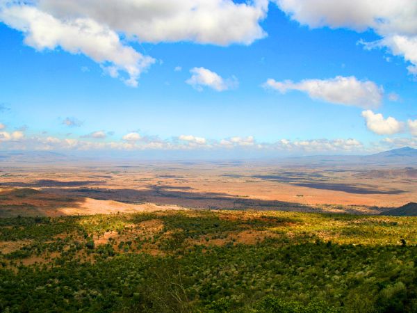 Essential Tips for Tourists Driving Through Kenya’s Great Rift Valley